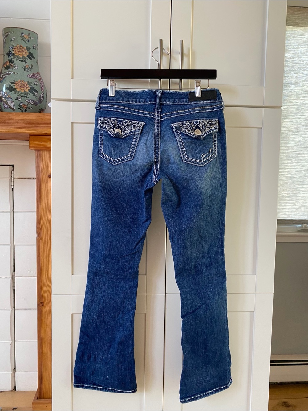 Seven7 Embroidered Pockets Bootcut Jeans